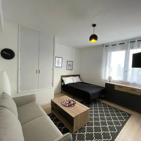 Calme Proche Metro Et Gare Apartmán *